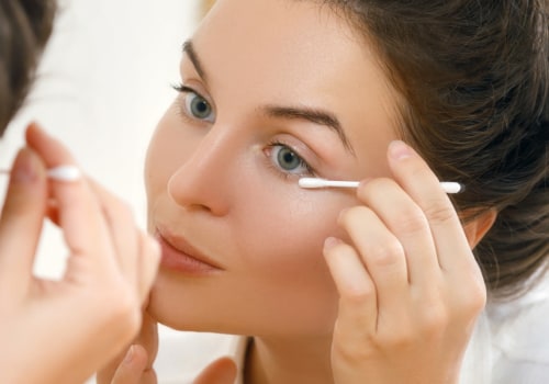 What is best to wash eyelids with?