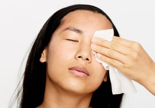 When to use eyelid wipes?